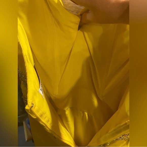 Flowy yellow Tony Bowls prom gown - Picture 9 of 16